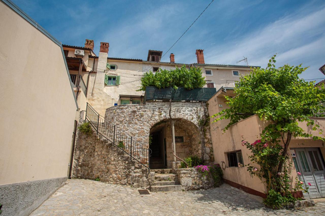 Parona Holiday Home Vrbnik Εξωτερικό φωτογραφία