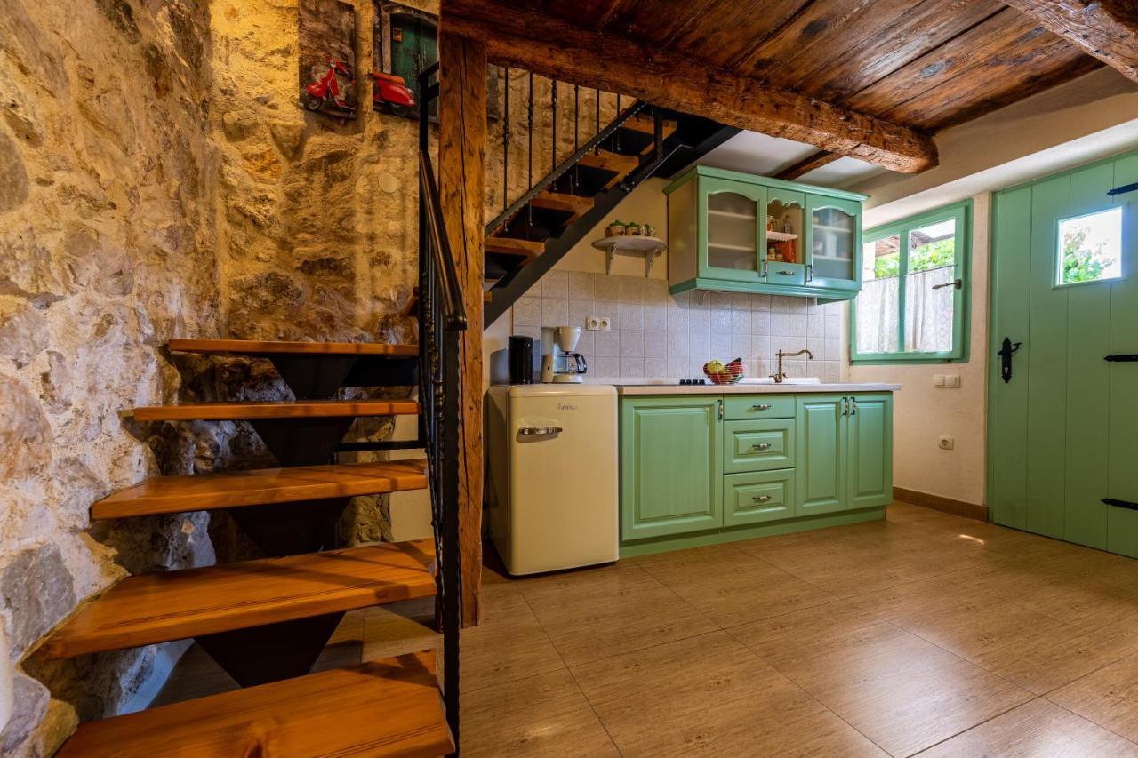 Parona Holiday Home Vrbnik Εξωτερικό φωτογραφία