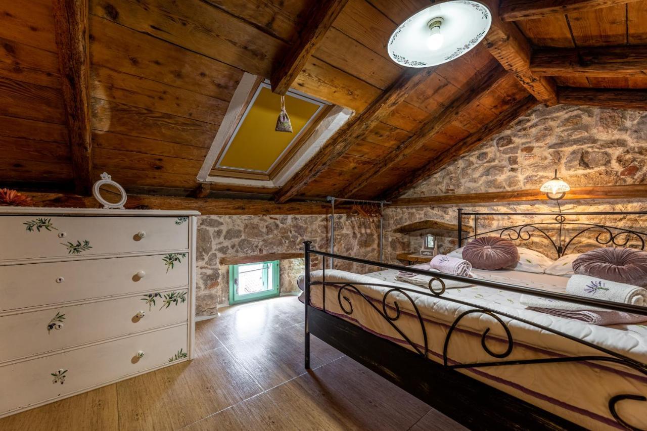 Parona Holiday Home Vrbnik Εξωτερικό φωτογραφία