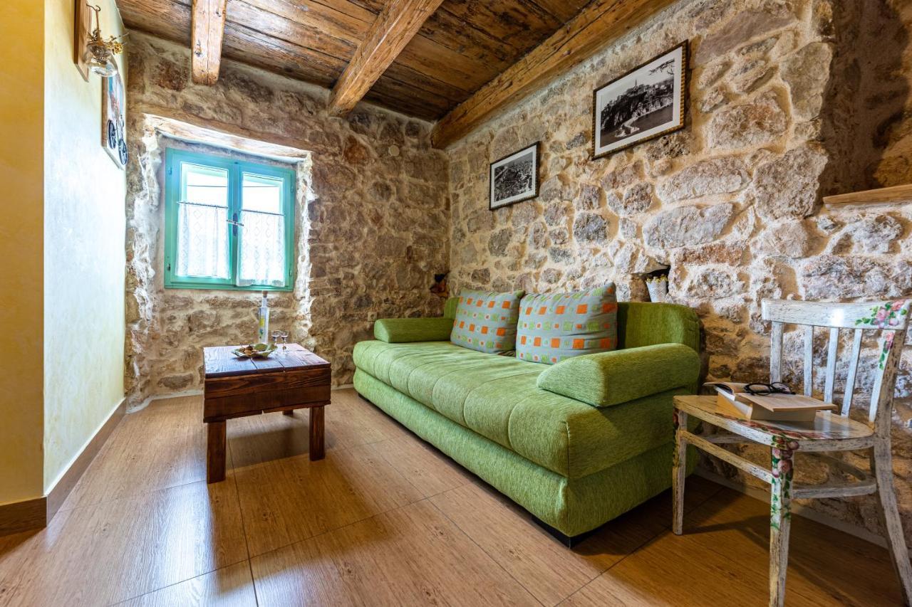 Parona Holiday Home Vrbnik Εξωτερικό φωτογραφία