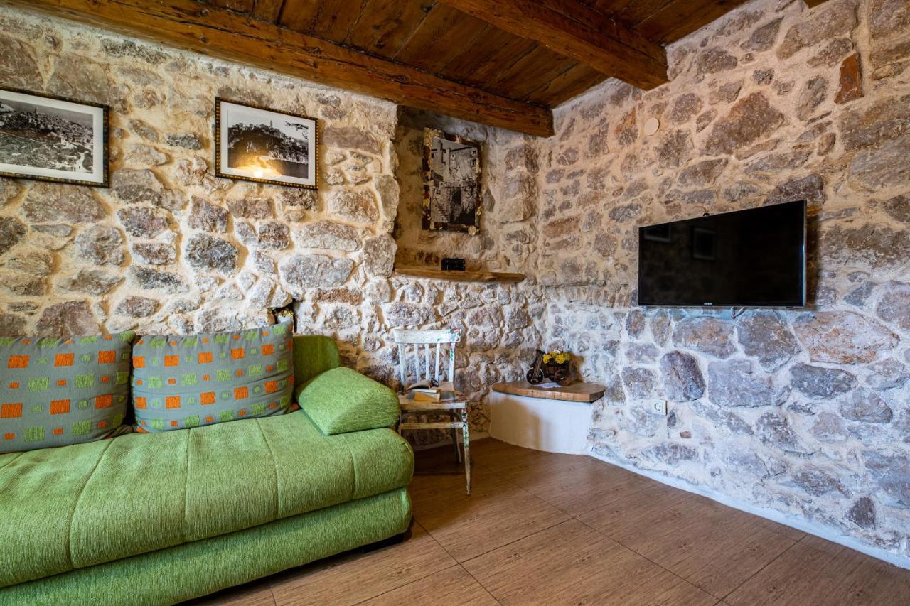 Parona Holiday Home Vrbnik Εξωτερικό φωτογραφία