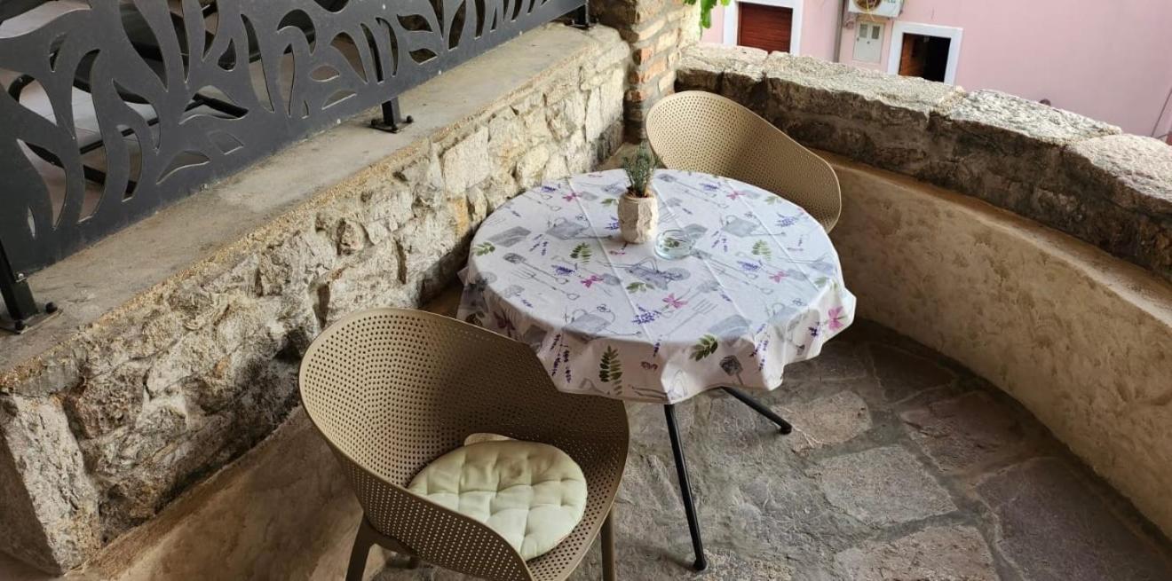 Parona Holiday Home Vrbnik Εξωτερικό φωτογραφία